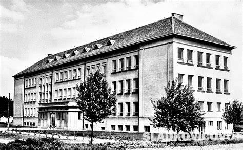 Život rodiny s dieťaťom v 30 rokoch 20. storočia: pohľad na rodinné vzťahy, sociálne rozdiely a výchovu